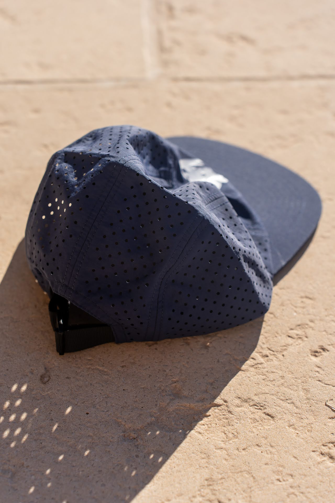 Image d'illustration principale du produit Casquette Running Rhino (Bleu) par LTD Coaching