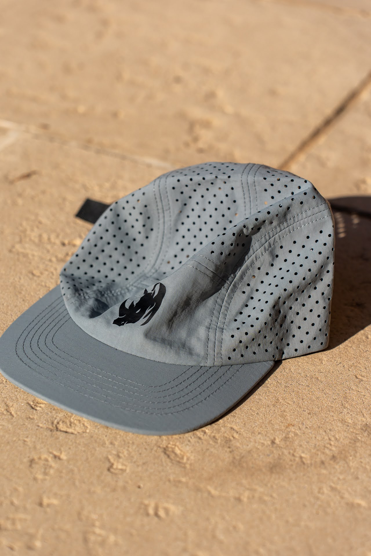 Image d'illustration principale du produit Casquette Running Rhino (Bleu) par LTD Coaching