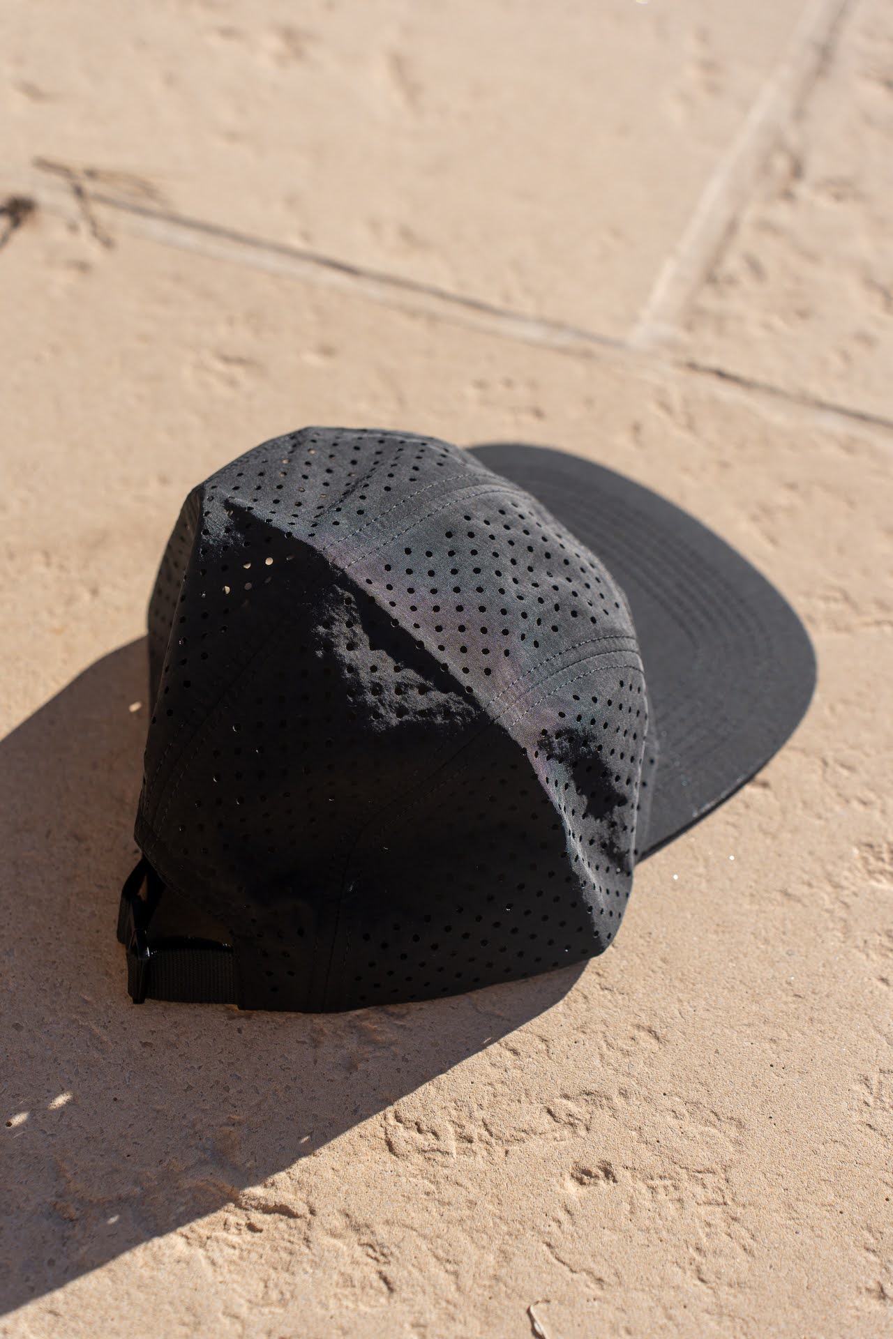 Image d'illustration principale du produit Casquette Running Rhino (Noir) par LTD Coaching