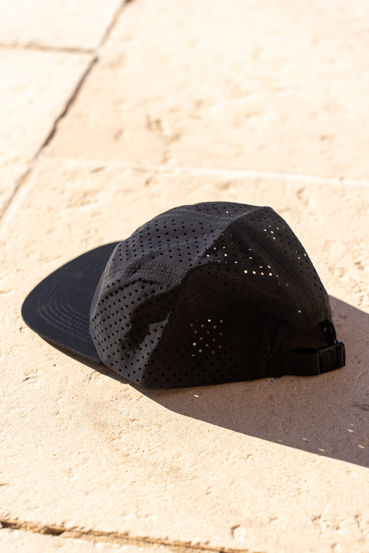 Image d'illustration principale du produit Casquette Running Rhino (Noir) par LTD Coaching