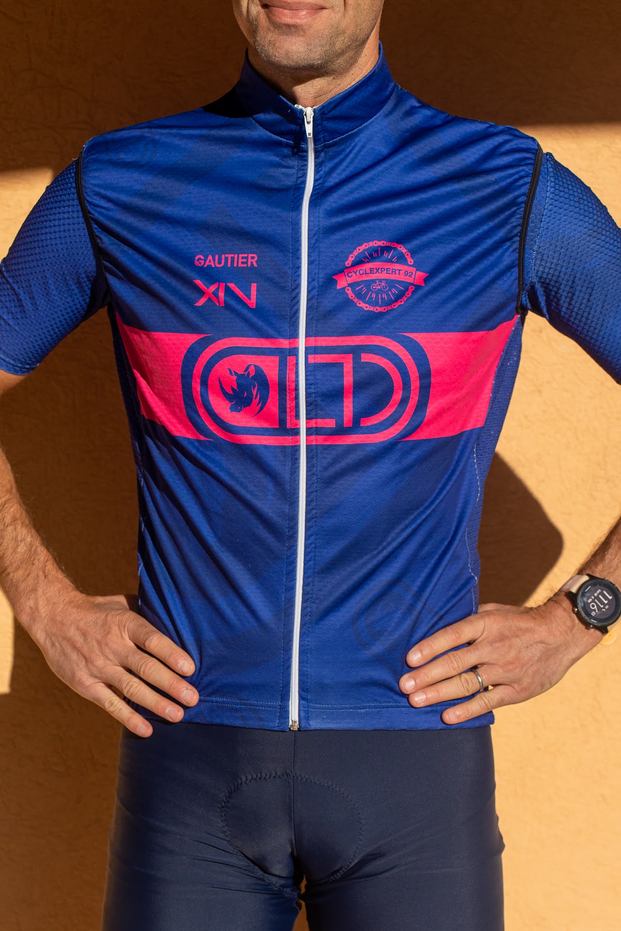 Image d'illustration principale du produit Gilet coupe-vent (Bleu/Rose) par LTD Coaching