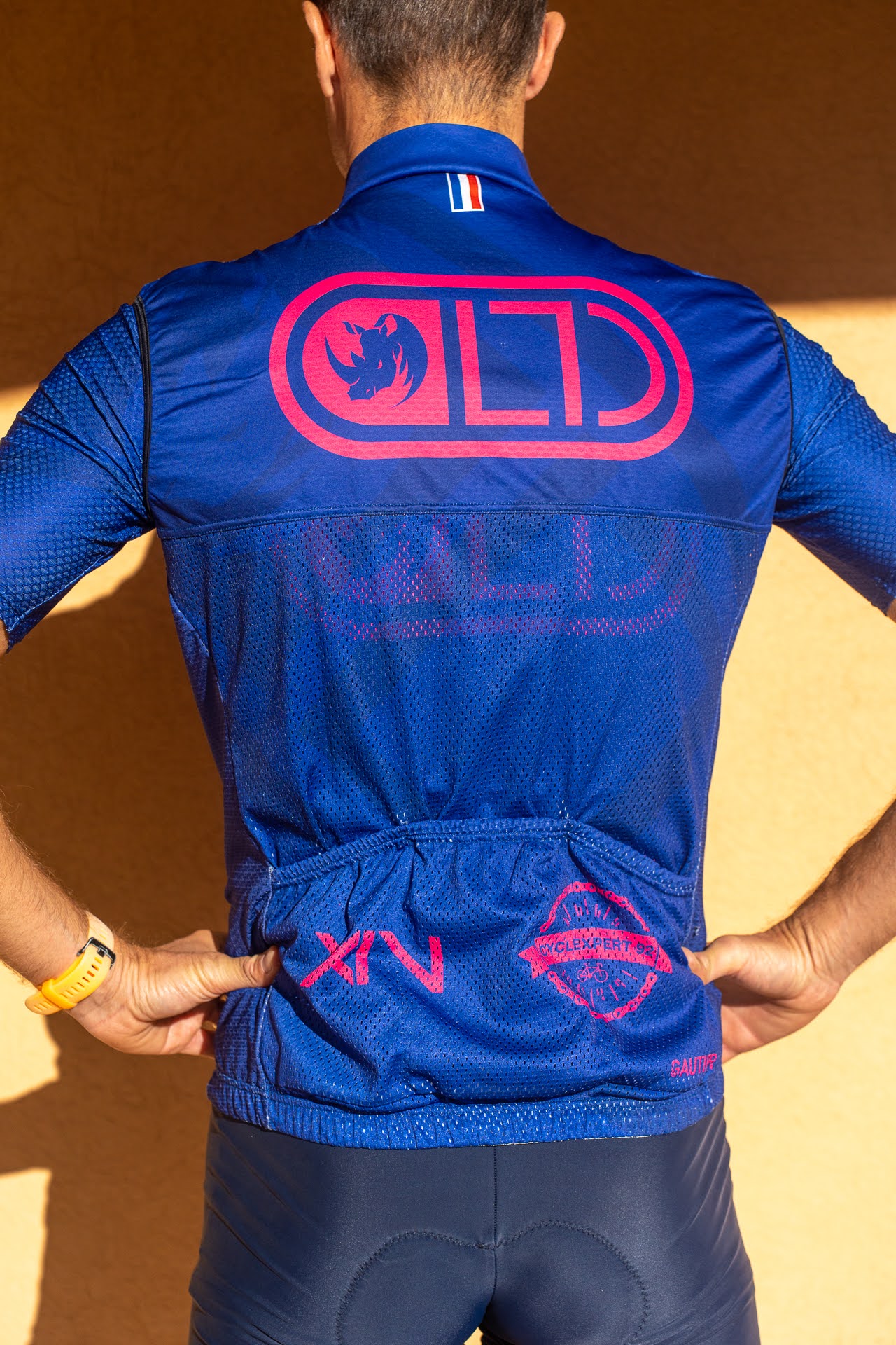 Image d'illustration principale du produit Gilet coupe-vent (Bleu/Rose) par LTD Coaching