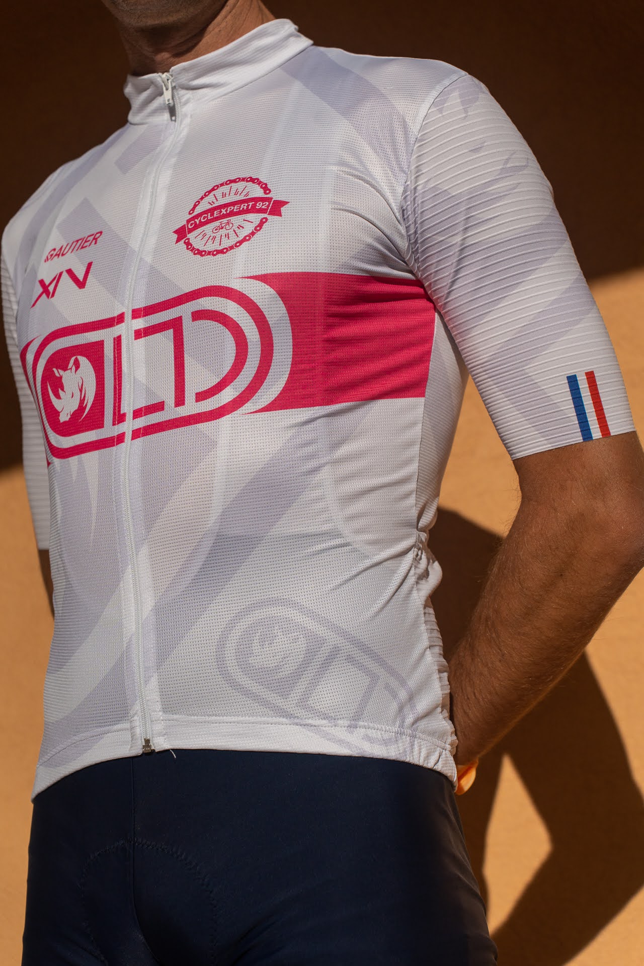 Image d'illustration principale du produit Jersey Team (Blanc/Rose) par LTD Coaching