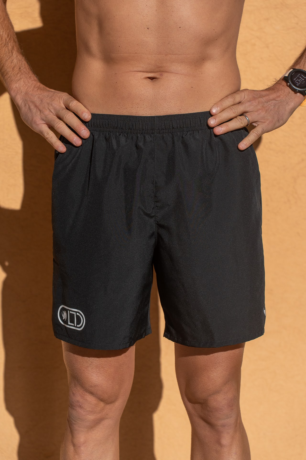 Image d'illustration principale du produit Short Running (Noir) par LTD Coaching