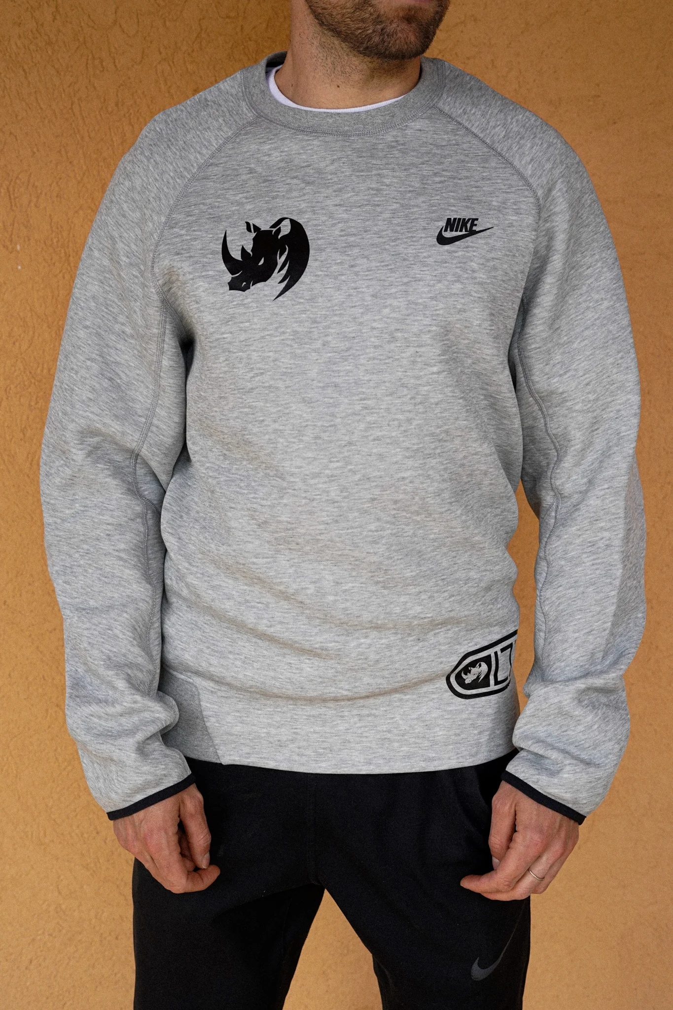 Image d'illustration principale du produit Sweatshirt (Gris) par LTD Coaching