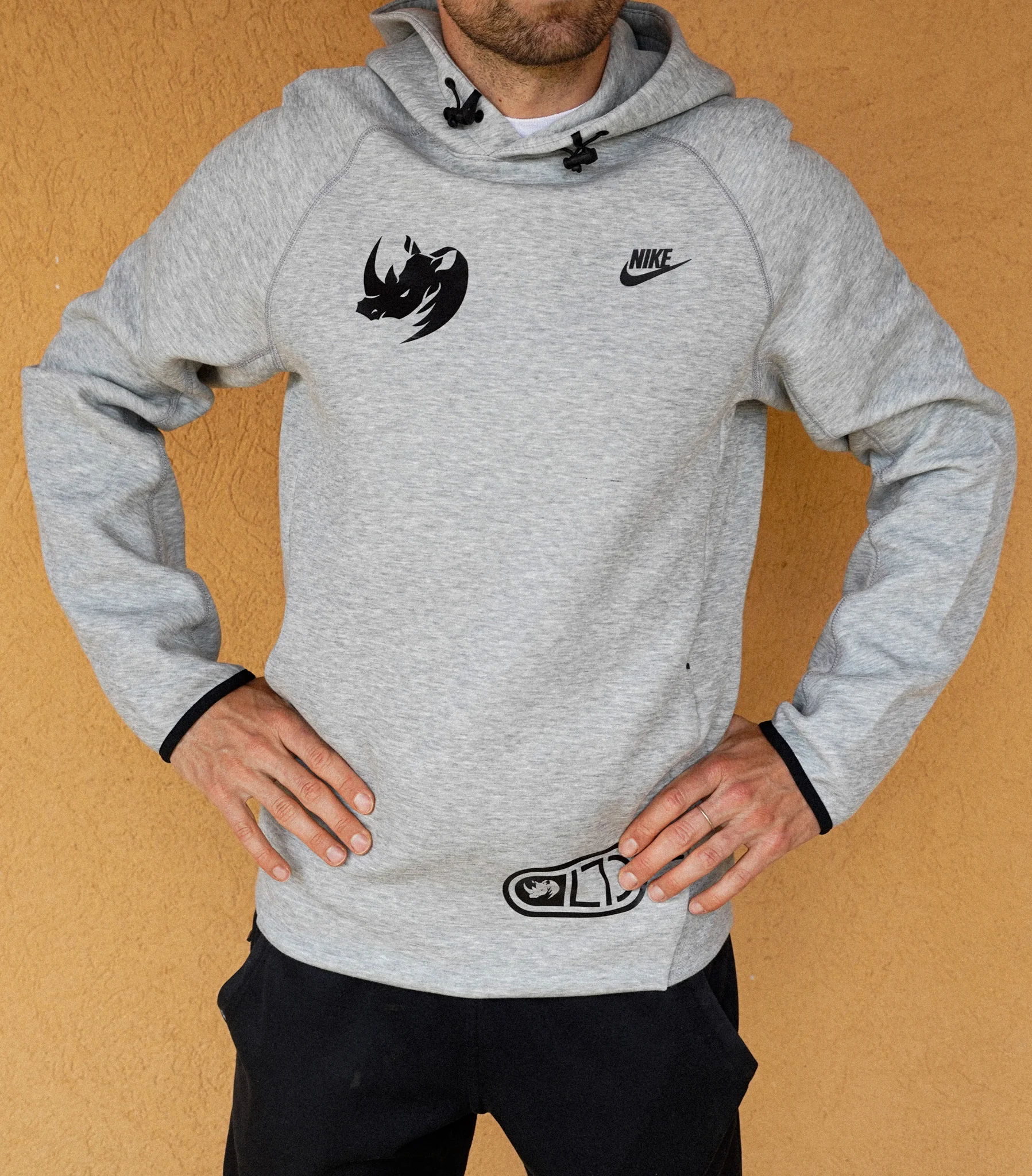 Image d'illustration principale du produit Sweatshirt Capuche (Gris) par LTD Coaching