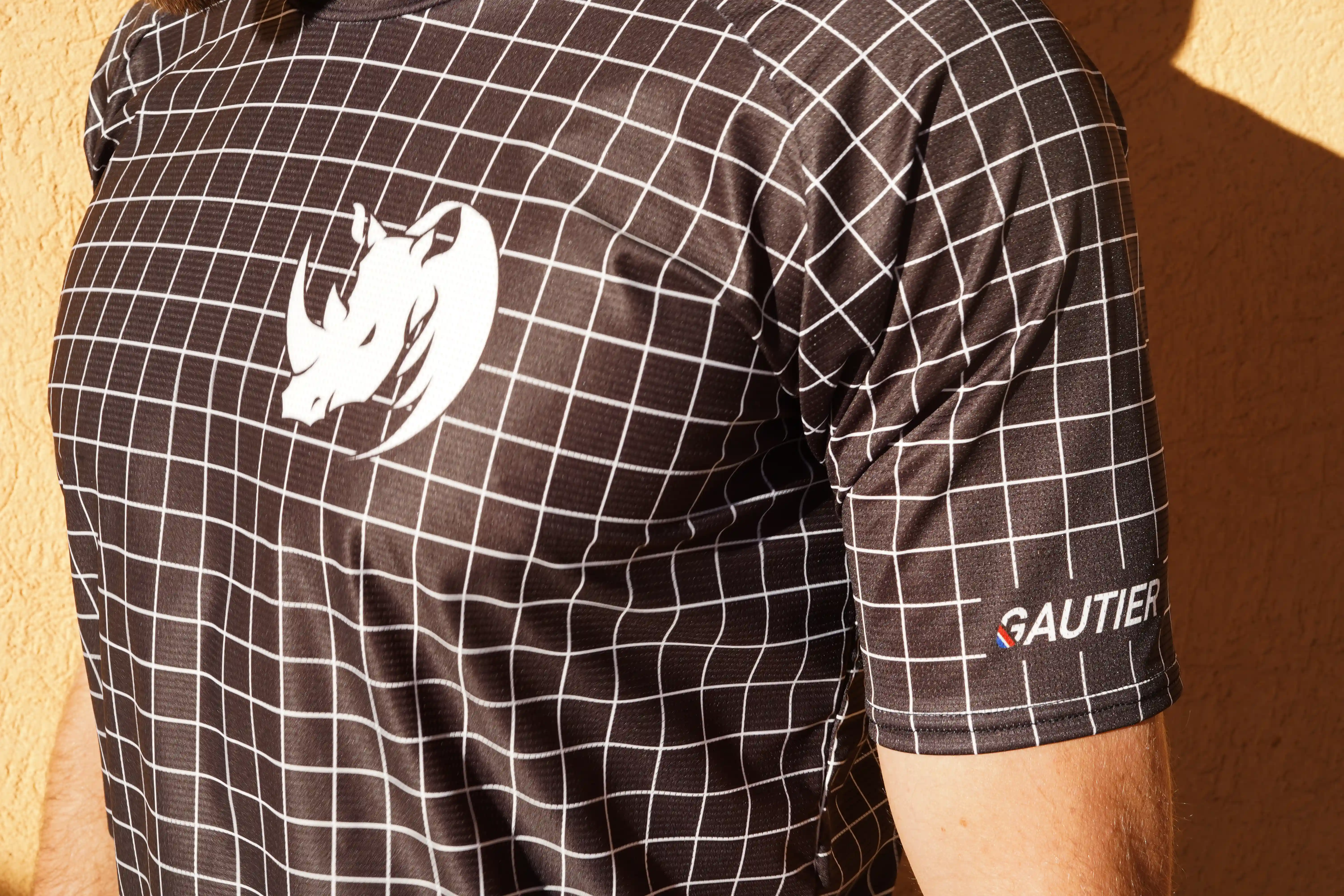 Image d'illustration principale du produit T-Shirt Running MC (Noir/Blanc) par LTD Coaching