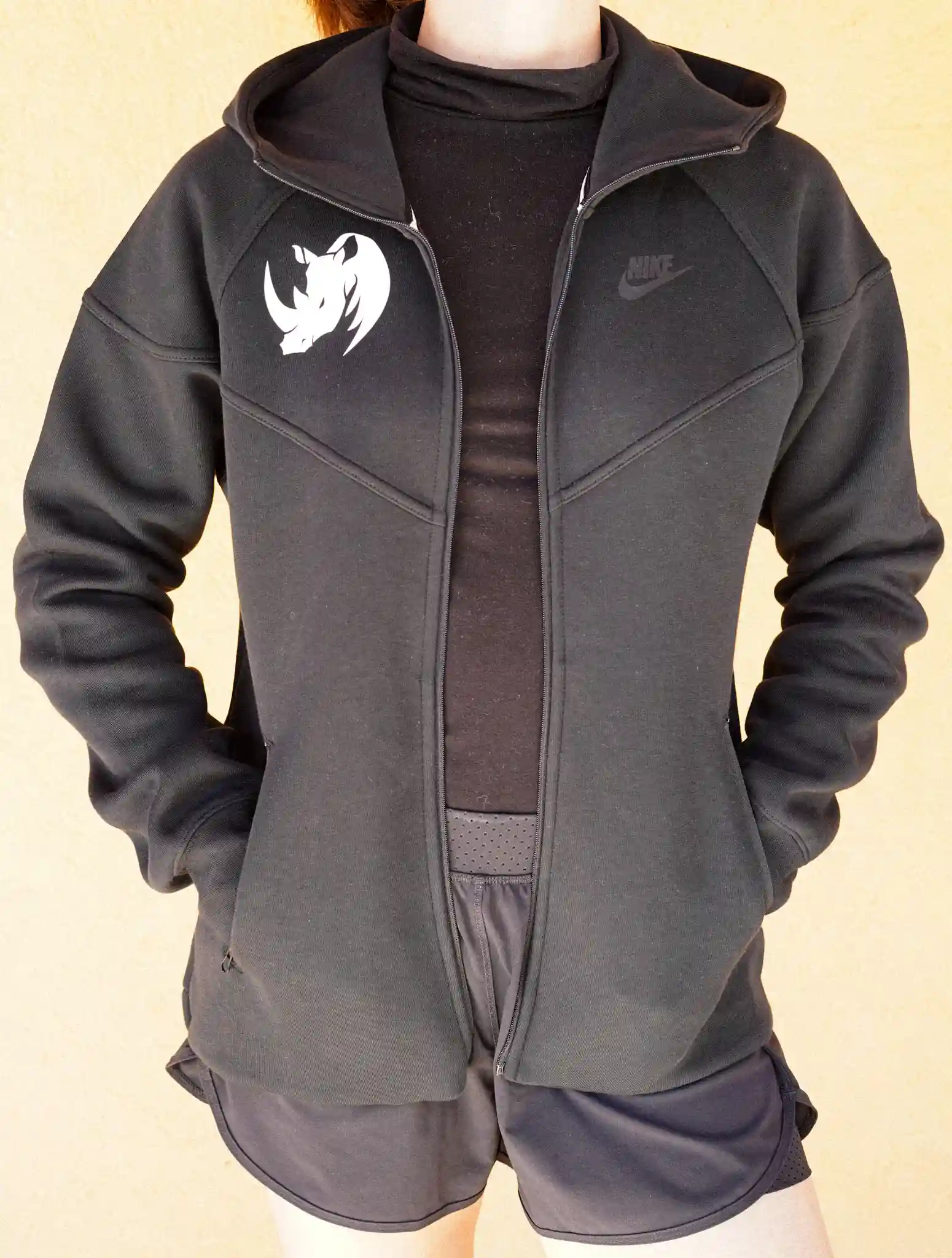 Image d'illustration principale du produit Sweatshirt (Noir) par LTD Coaching