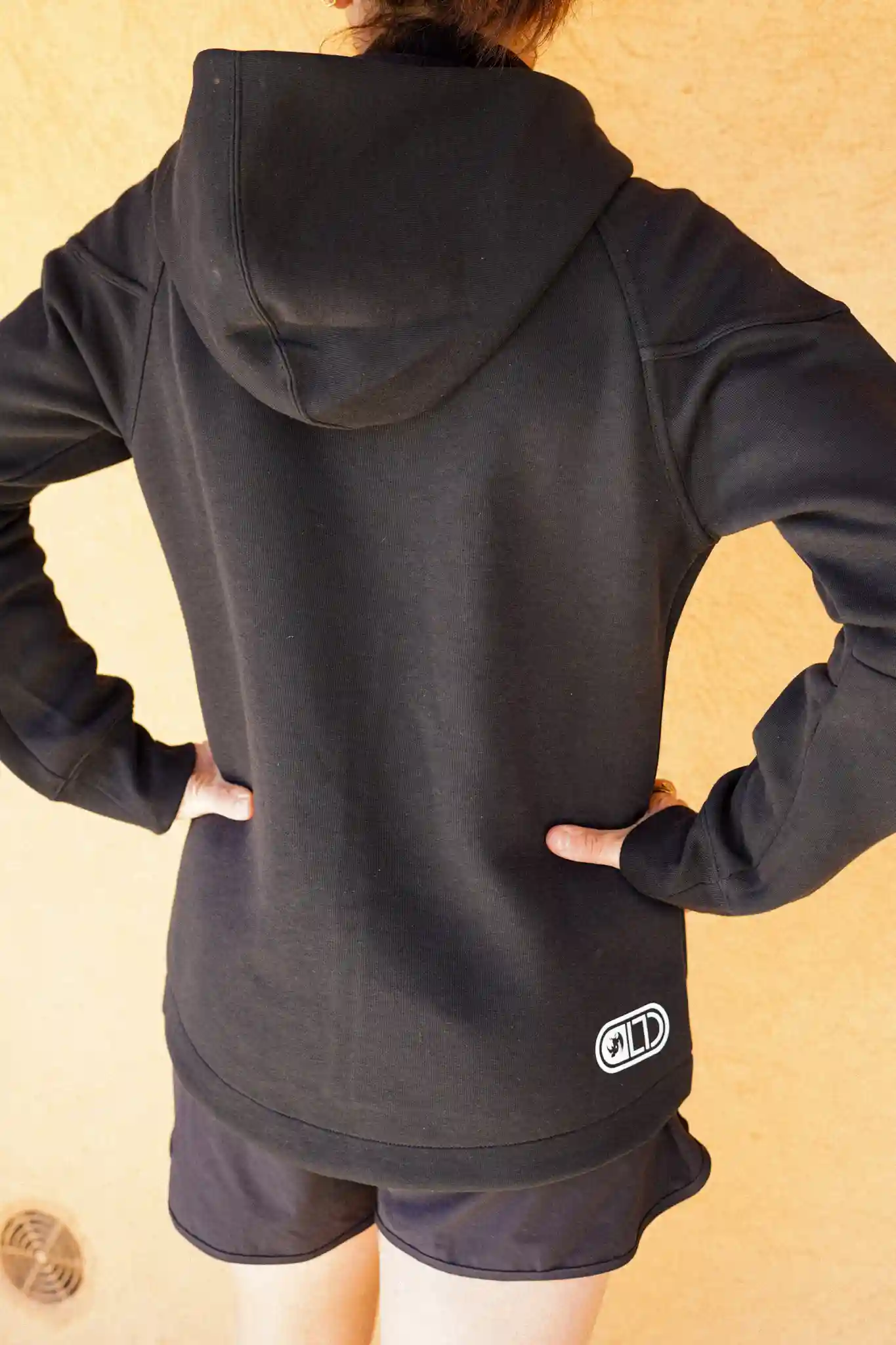 Image d'illustration principale du produit Sweatshirt (Noir) par LTD Coaching